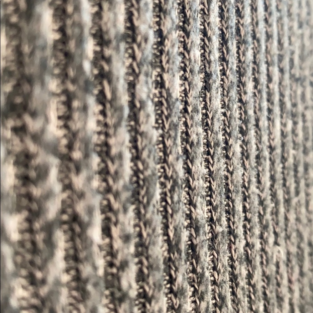 American eagle long sleeve! MAKE AN OFFER - Picture 2 of 4